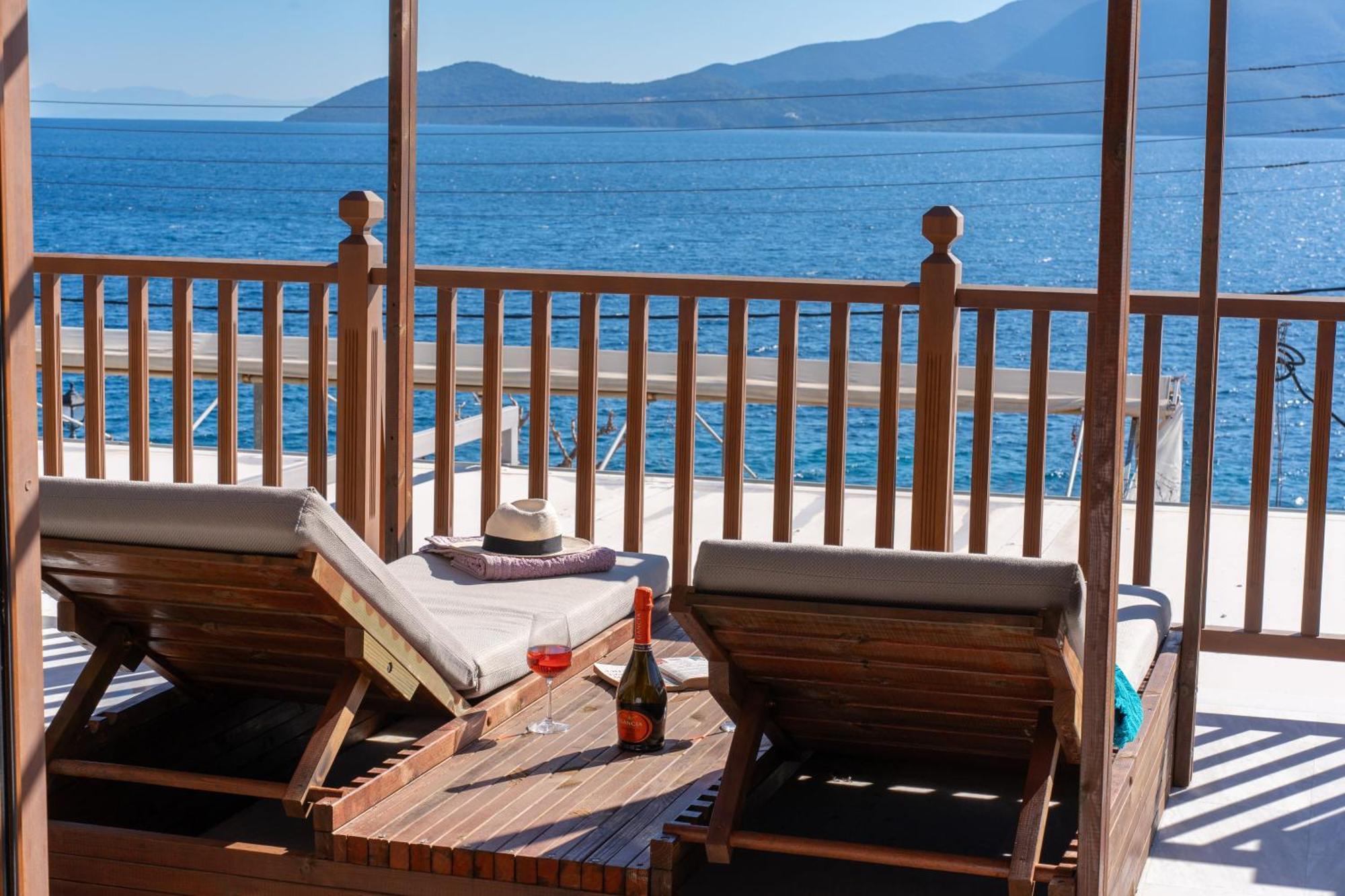 Sea Rock Apartment Αγία Ευφημία Εξωτερικό φωτογραφία