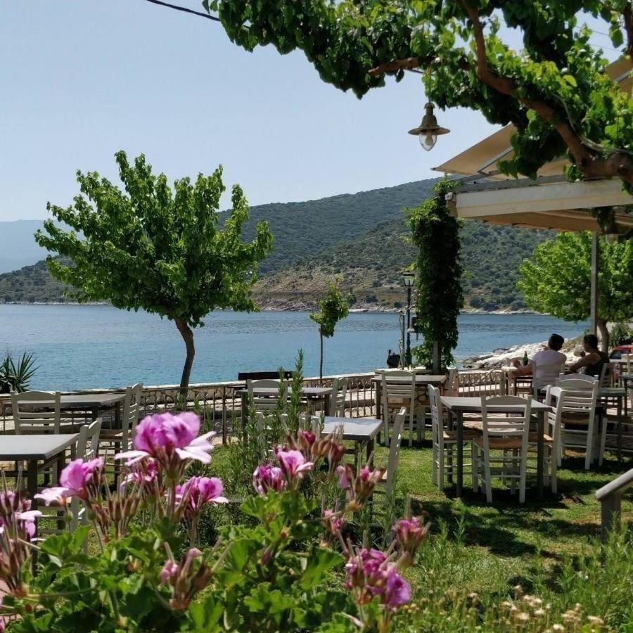 Sea Rock Apartment Αγία Ευφημία Εξωτερικό φωτογραφία